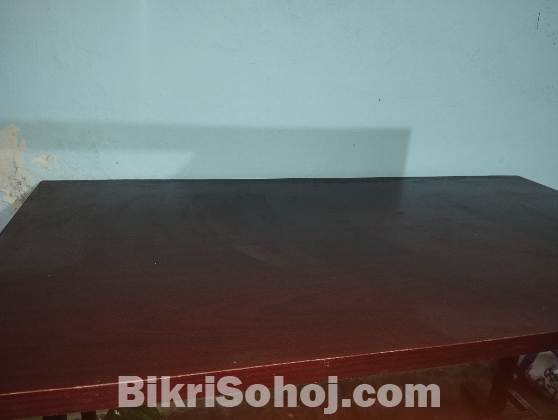 ডাইনিং টেবিল